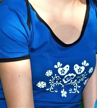 modré kojo tričko s s ľudovým vzorom